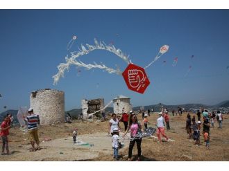 8. Bodrum Uçurtma Festivali Gökyüzünü Renklendirdi