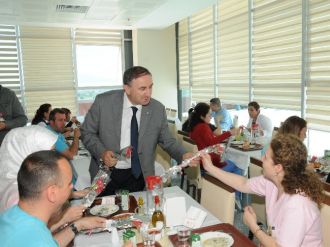 Başkan Kurtulan’dan Hemşirelere Çiçek