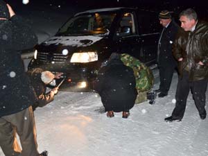 Yolda Kalan İki Tır Ulaşımı Felç Etti