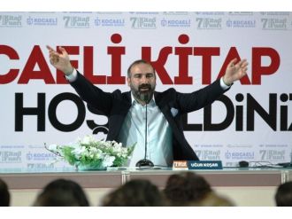 Yazar Uğur Koşar Dinleyicileri İle Birlikte Dua Etti
