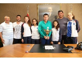 Muğla Şampiyonu Bodrumlu Voleybolcular Yarı Finale Gidiyor