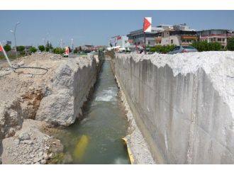 Başkan Polat, Bostanbaşı Kanal Çalışmalarını İnceledi