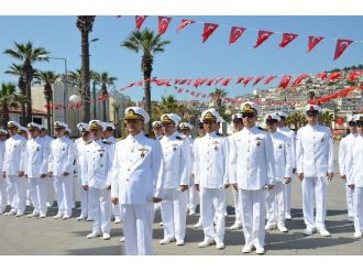 Askeri Gemiler Kuşadası’nda