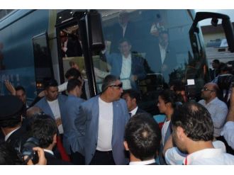 Başbakan Davutoğlu Namaz Kılıp, Ahi Evran Külliyesi’nde Dua Etti