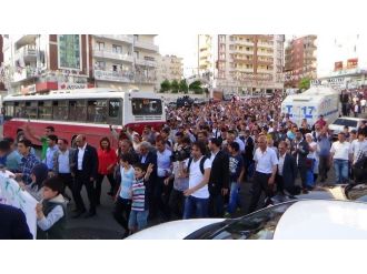 Hdp’ye Yapılan Saldırı Diyarbakır’da Protesto Edildi
