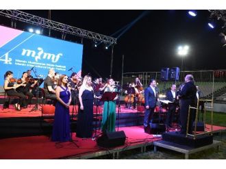 Tarsus Kubat İle Folklorama’yı Ağırladı