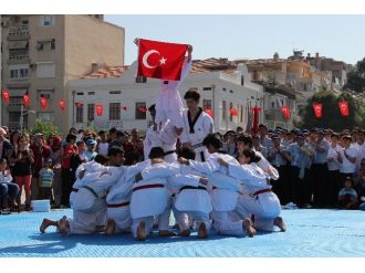 Ak Partili Ve Chp’li Vekil Karşılıklı Kolbastı Oynadı