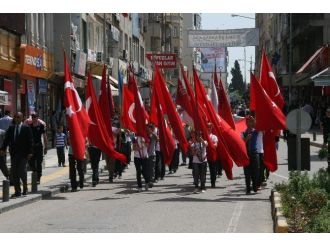 19 Mayıs Atatürk’ü Anma, Gençlik Ve Spor Bayramı Yürüyüşü