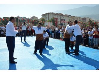 Ak Partili Ve Chp’li Vekil Karşılıklı Kolbastı Oynadı
