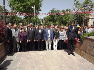 Chp’den Atatürk Anıtı’na Çelenk Sunumu
