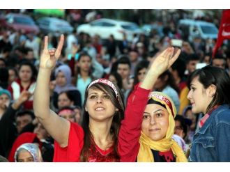 Mhp’liler Mustafa Yıldızdoğan Konserinde Buluştu