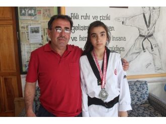 Türkiye İkincisi Olan Fatma Betül’ün Yıldızı Parladı