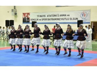 Mamak’ta 19 Mayıs’a Coşkulu Kutlama