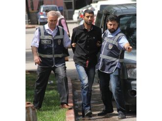 Evlerinde Çok Sayıda Silah Bulunan Zanlılar Tutuklandı