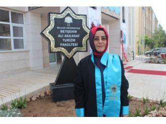 İki Çocuk Annesinin Mezuniyet Sevinci