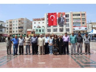 Kilis’te Add Ve Chp’den Alternatif Çelenk Sunma Töreni