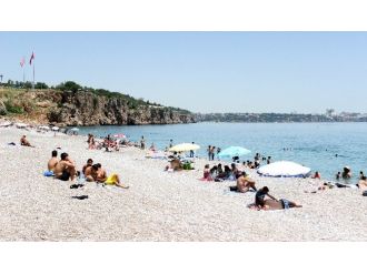 Konyaaltı Sahili’ne 19 Mayıs Akını