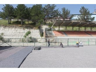 Gördes Şehir Stadyumu’nun Çim Kaplamaları Başladı