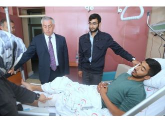 Başkan Aydın, Filistinli Genci Hastanede Ziyaret Etti