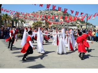 Kuşadası’nda 19 Mayıs Coşkusu