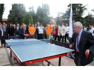 Kastamonu’da Protokol, Öğrencilerle Voleybol Oynadı