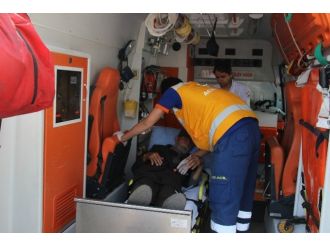 Sıcaklardan Bunalan Yaşlı Adam Hastaneye Kaldırıldı