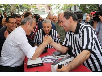 Bileğine Güvenen Yarıştı