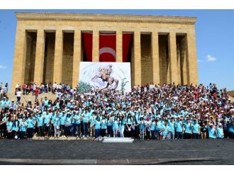 Pamukkale’den 2 Bin Kişi, 50 Otobüsle Anıtkabir’e Gitti