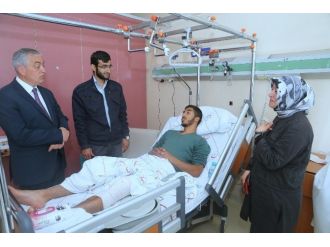 Başkan Aydın, Filistinli Genci Hastanede Ziyaret Etti