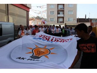 Ak Parti’den Gençlik Ve Spor Bayramında Sevgi Yürüyüşü