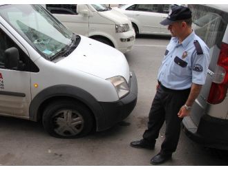 Elektrikli Bisiklet Kamyonete Çarptı: 1 Yaralı