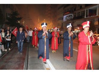 Bakan Müezzinoğlu, Meşaleli Gençlik Yürüyüşüne Katıldı