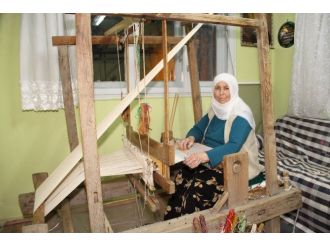 Dokuduğu Cecimleri Sevdiklerine Hediye Ediyor