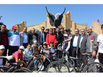 Tarıkdaroğlu, Gençlerle Pedal Çevirdi