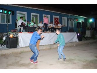 Kursiyerlerden Türk Halk Müziği Konseri