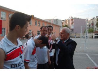 Kaymakamlık Voleybol Turnuvasında Özerler Petrol Şampiyon Oldu