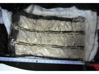 Yelek Ve Kadın Çantasından 2 Kilogram Eroin Çıktı