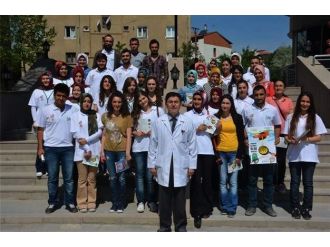 Üniversiteliler Atık Yağların Toplanması İçin Evleri Dolaştı