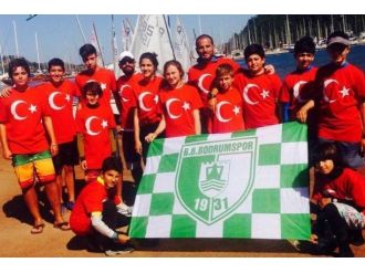 Bodrumsporlu Yelkencilerden Anlamlı Fotoğraf
