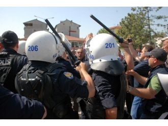 Tokat’ta Olaylı Kongreye Polis Müdahalesi