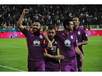 ’Kendini Yere Attı’ Suçlamalarına Cevap Verdi