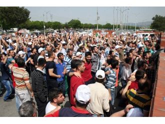 Bursa’da Otomotiv İşçilerinin Eylemi Devam Ediyor