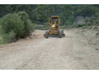 Kaş Ve Elmalı Köy Yolları Onarılıyor