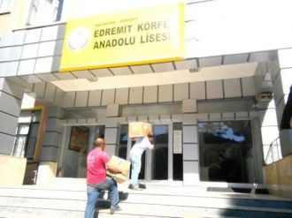 Bağışlanan Kitaplar Liselere Teslim Ediliyor