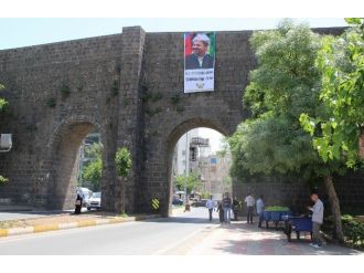 Diyarbakır’da Barzani Fotoğrafı Asıldı