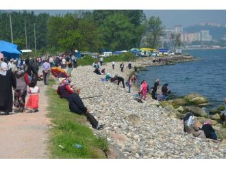 7 Dalgadan Atlayarak Dilek Tuttular