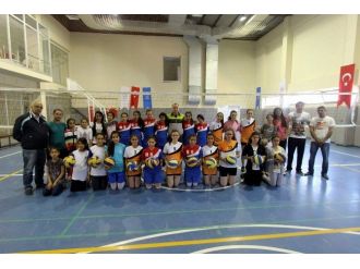 19 Mayıs Yıldız Kızlar Voleybol Turnuvası Yapıldı