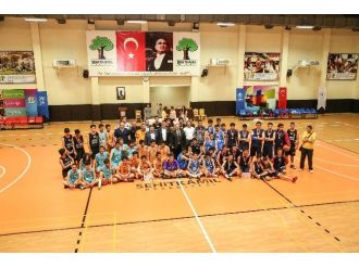 Dev Adamlar Şehitkamil’de Şampiyonluğu Coşkuyla Kutladı