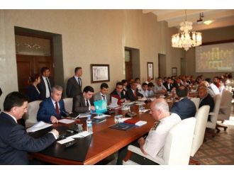 Vali Topaca Taş Ocağı Sahipleriyle Görüştü