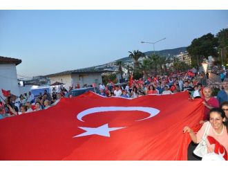 Kuşadası’nda Atatürk’ü Anma Yürüyüşü